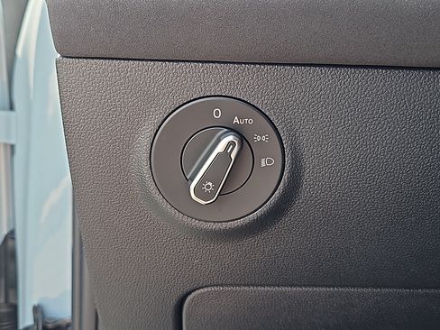 Certified 2025 Volkswagen Taos SE AWD/4WD image 11