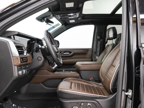 Used 2025 GMC Yukon XL Denali Ultimate AWD/4WD image 25