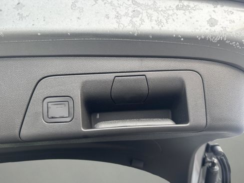 Used 2023 Buick Envision Essence w/ Sport Touring Package image 19