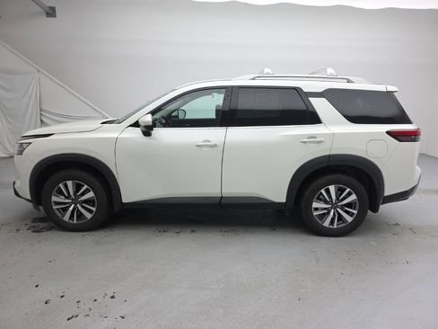 Used 2024 Nissan Pathfinder SL AWD/4WD image 7