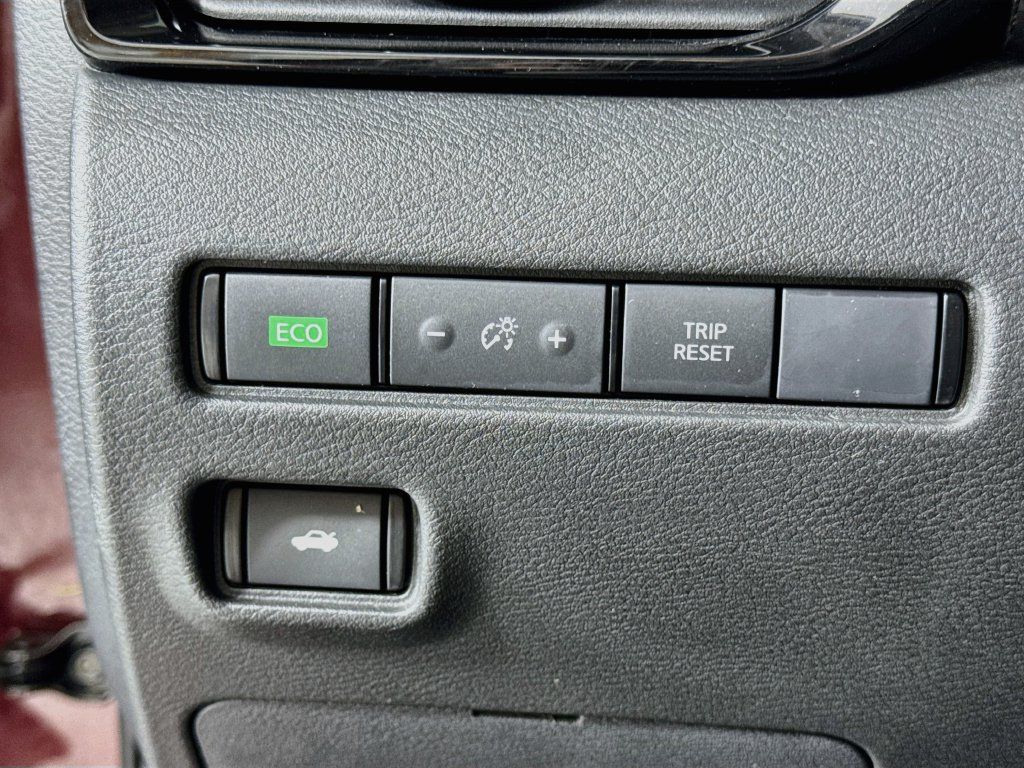 Used 2020 Nissan Sentra SV FWD image 16