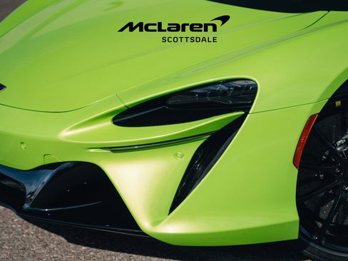 Used 2025 McLaren Artura Performance image 16