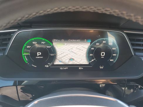 Used 2024 Audi Q8 e-tron Premium AWD/4WD image 31