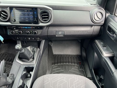 Used 2017 Toyota Tacoma TRD Sport w/ Premium & Technology Package AWD/4WD image 36