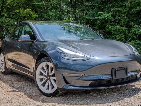 Used 2022 Tesla Model 3 Standard Range RWD image 7
