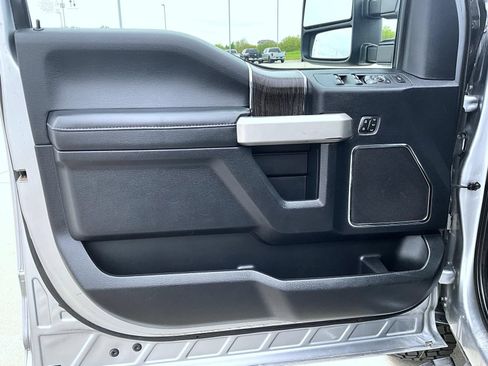 Used 2020 Ford F350 Lariat w/ Chrome Package AWD/4WD image 9