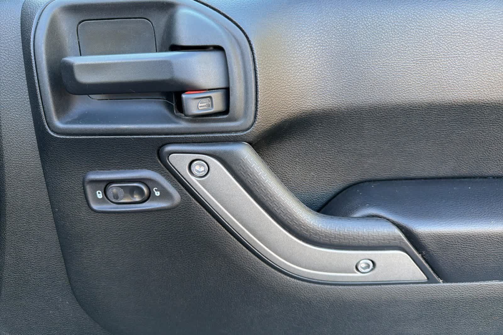 Used 2018 Jeep Wrangler Sport AWD/4WD image 18