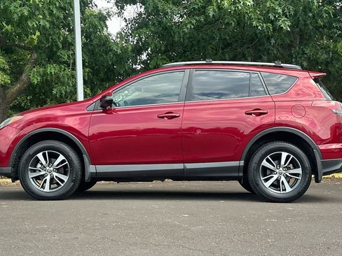 Used 2018 Toyota RAV4 XLE AWD/4WD image 5