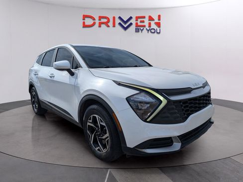 Used 2023 Kia Sportage LX image 7