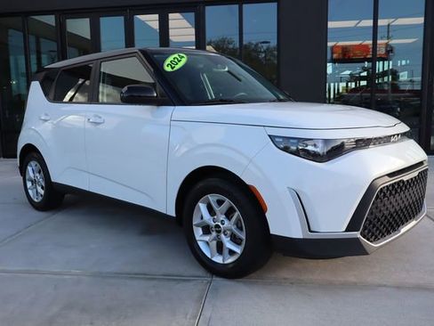 Used 2024 Kia Soul S FWD image 1