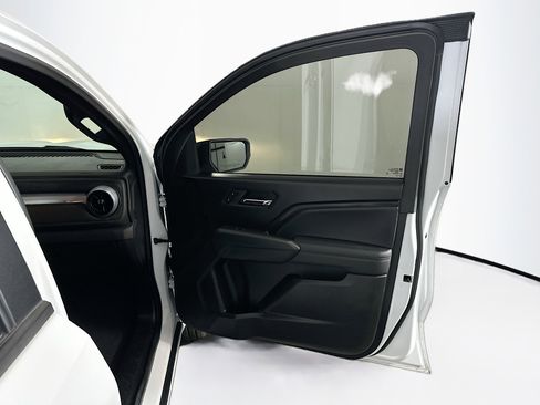 Used 2024 Chevrolet Colorado LT w/ LT Convenience Package image 32