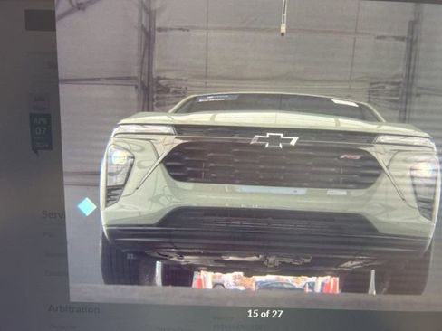 Used 2024 Chevrolet Trax RS w/ Sunroof Package image 16