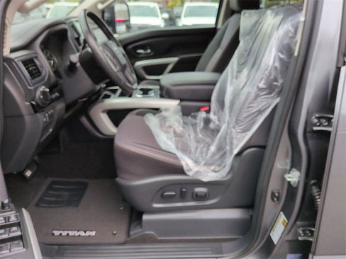 Used 2024 Nissan Titan SV w/ SV Convenience Package image 14