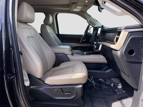 Used 2024 Ford Expedition Limited image 35