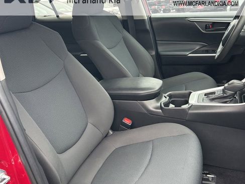 Used 2021 Toyota RAV4 LE image 13