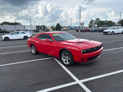 Used 2022 Dodge Challenger SXT RWD image 34