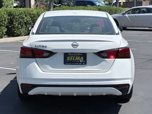 Used 2025 Nissan Altima 2.5 SV FWD image 6