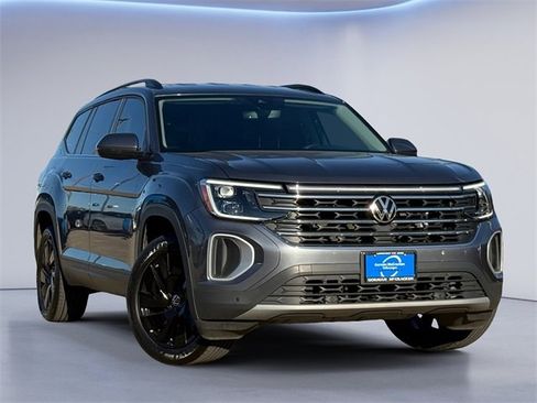Used 2024 Volkswagen Atlas SE image 1