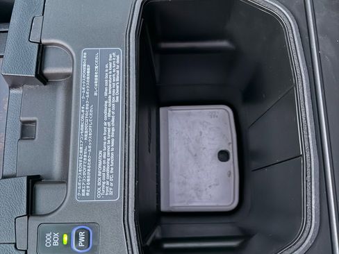 Used 2013 Toyota Land Cruiser image 20