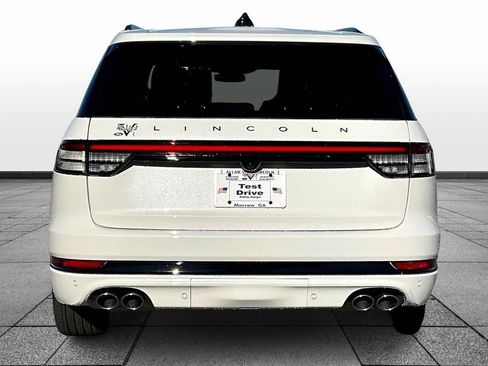 New 2026 Lincoln Aviator Reserve image 4