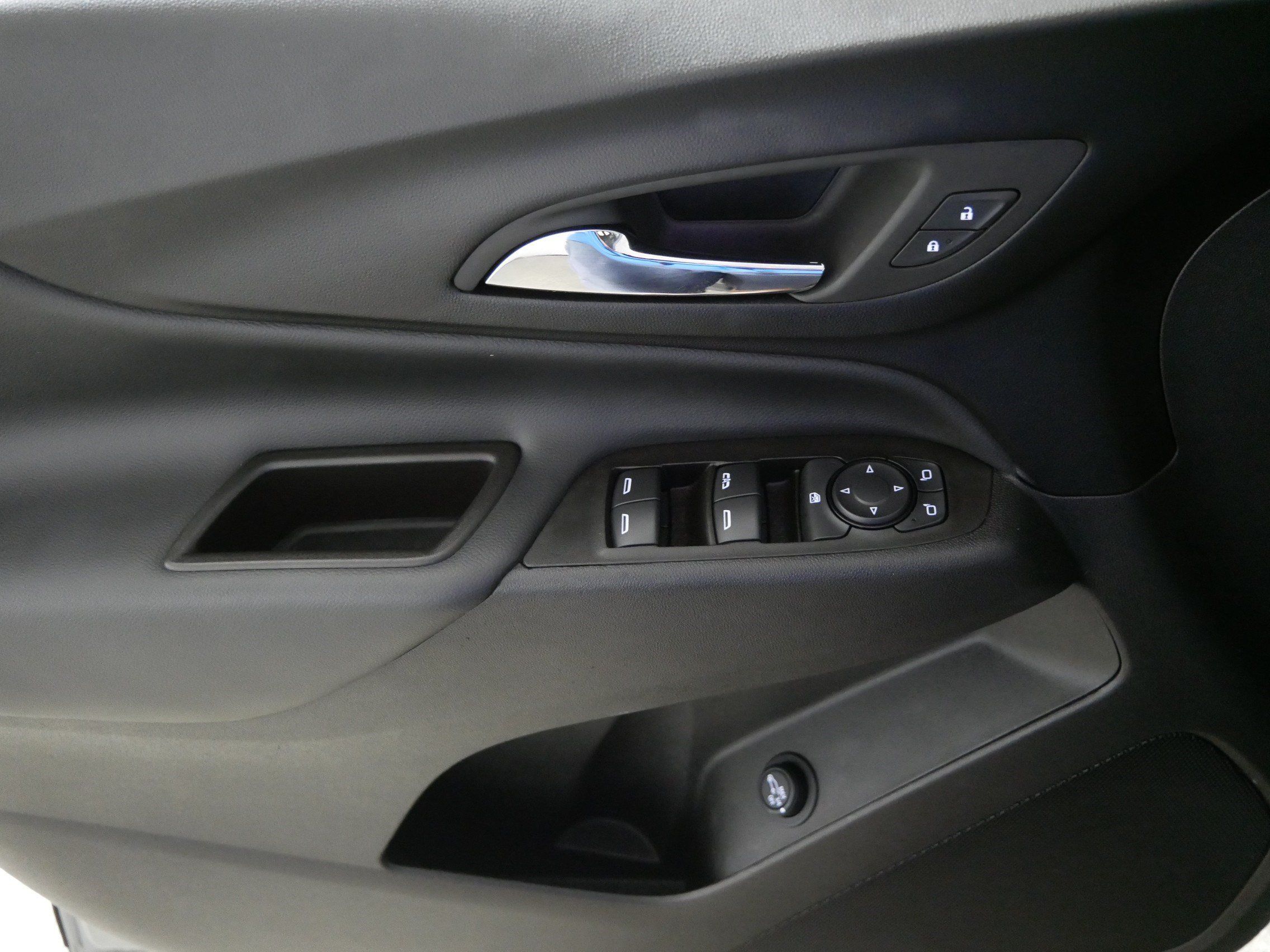 Used 2024 Chevrolet Equinox LT FWD image 19