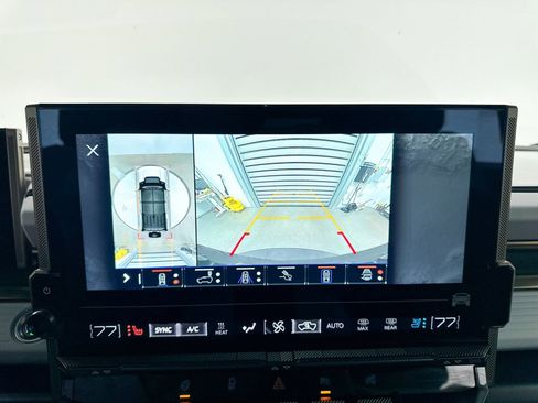 Used 2025 GMC Hummer EV 2X image 34