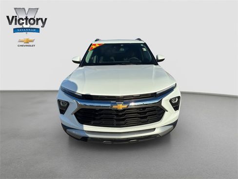 Used 2024 Chevrolet TrailBlazer LT w/ LT Cold Weather Package image 2