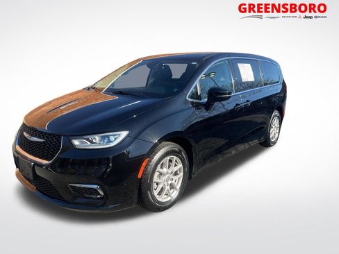 Used 2024 Chrysler Pacifica Touring-L image 1