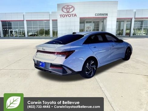 Used 2025 Hyundai Elantra SEL image 9