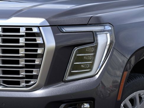 New 2026 GMC Yukon Denali w/ Denali Reserve Package RWD image 10