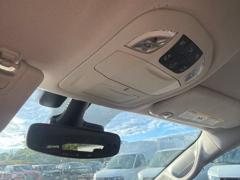 Used 2018 Chrysler Pacifica Touring-L Plus FWD image 21