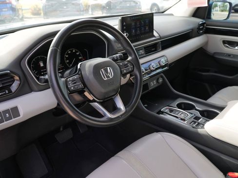 Used 2023 Honda Pilot Touring image 6