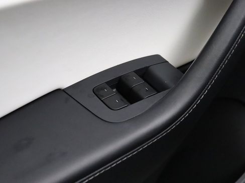 Used 2021 Tesla Model Y Long Range image 20