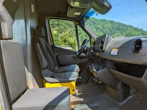 Used 2021 Mercedes-Benz Sprinter 2500 w/ Acoustic Package image 14