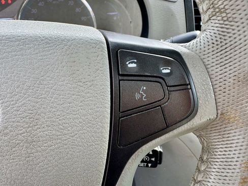 Used 2013 Toyota Sienna XLE image 22