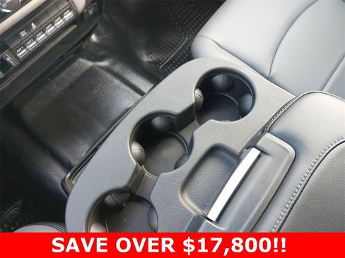 Used 2024 RAM 2500 Tradesman w/ Chrome Appearance Group image 25