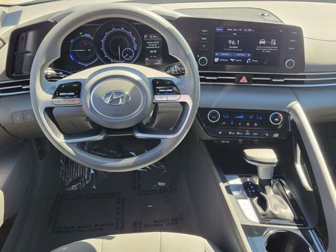 Certified 2023 Hyundai Elantra Blue FWD image 4