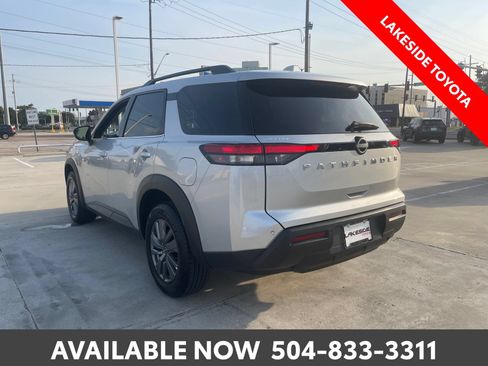 Used 2025 Nissan Pathfinder SV FWD image 3