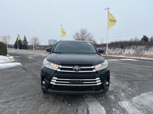 Used 2018 Toyota Highlander XLE image 2