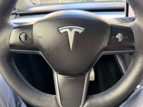 Used 2023 Tesla Model Y Performance AWD/4WD image 18