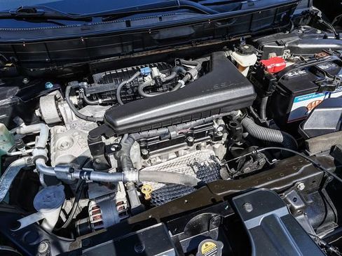 Used 2018 Nissan Rogue SV FWD image 12
