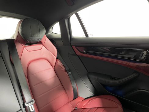 Used 2025 Porsche Panamera image 17