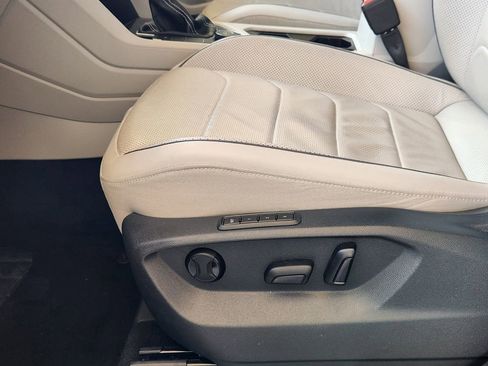 Used 2023 Volkswagen Tiguan SEL R-Line image 24