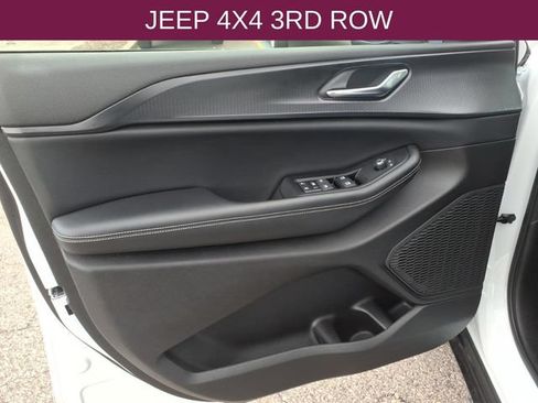 Used 2024 Jeep Grand Cherokee L Altitude AWD/4WD image 9