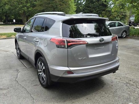 Used 2016 Toyota RAV4 LE AWD/4WD image 3