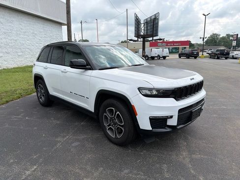 Used 2024 Jeep Grand Cherokee Trailhawk AWD/4WD image 3