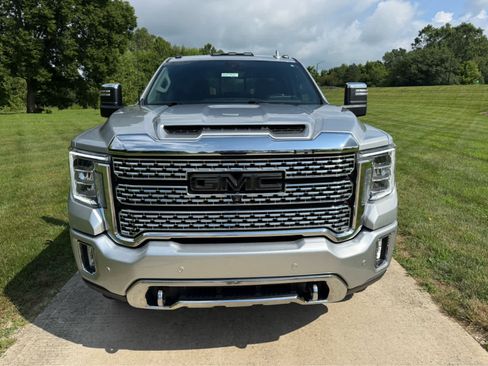 Used 2022 GMC Sierra 3500 Denali w/ Technology Package AWD/4WD image 8