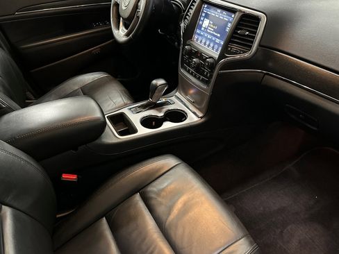 Used 2018 Jeep Grand Cherokee Limited image 31