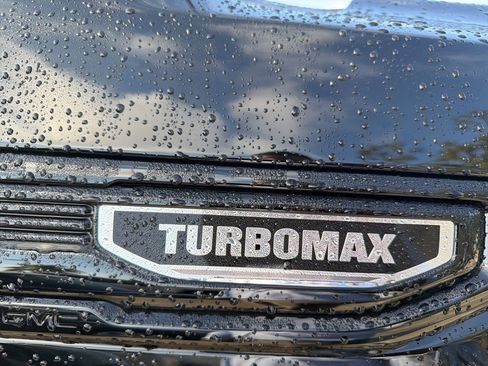 Used 2025 GMC Sierra 1500 Elevation image 9