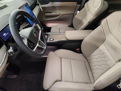 New 2025 Volvo EX90 Plus image 13